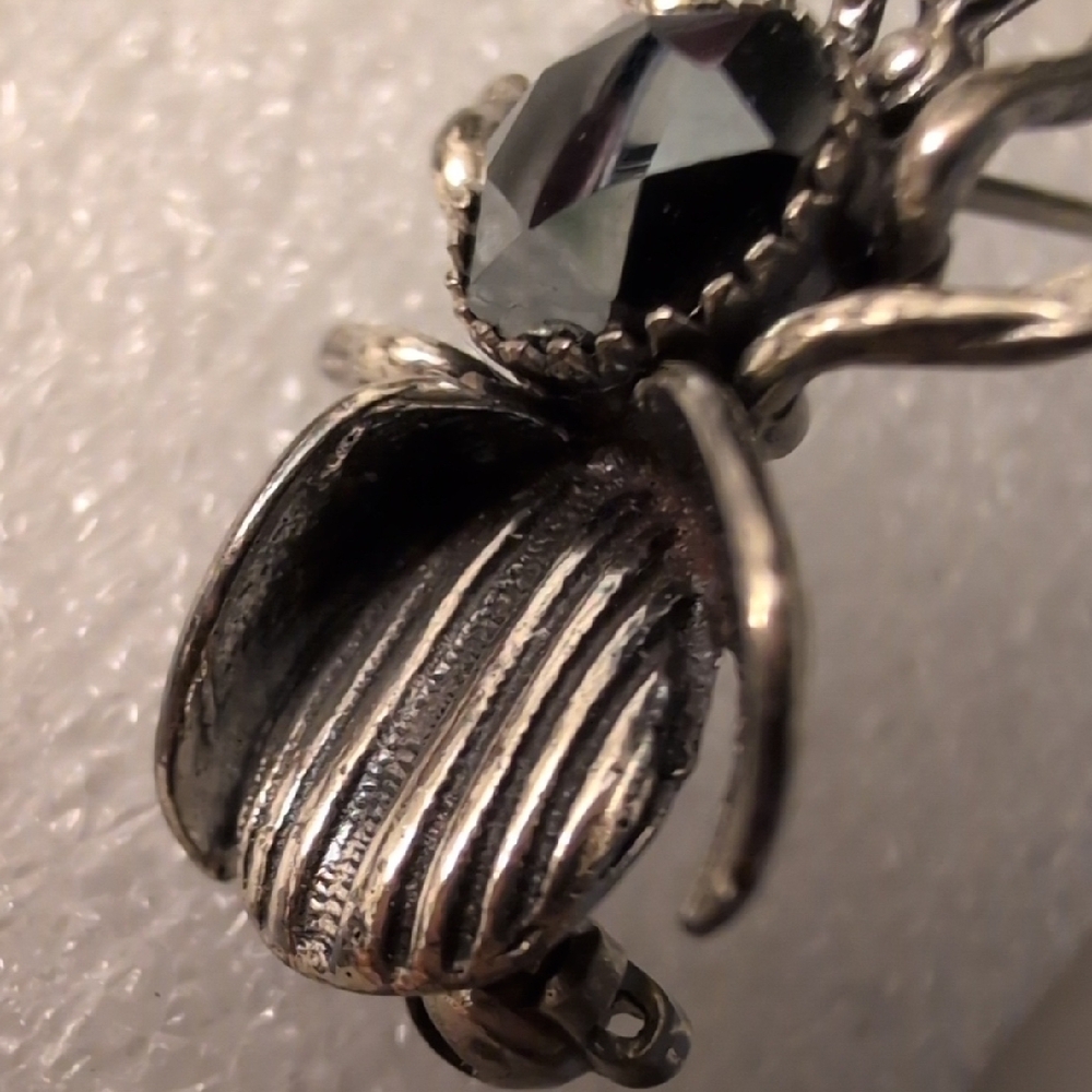 Petite Vintage Southwestern Hematite Dimensional Bug Silver Brooch Pin - Picture 7 of 8
